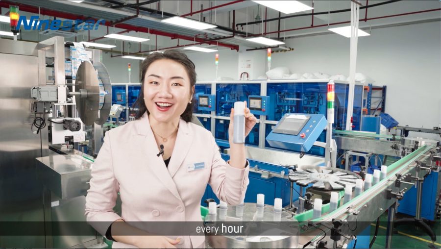 Ninestar Ink Factory: Junno Gong spiega che la linea di produzione automatizzata consente di produrre 2.000 flaconi all'ora